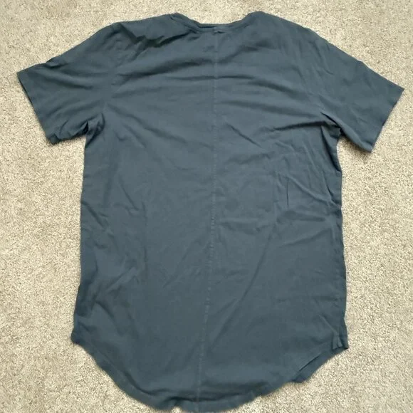 Bundle of 4 T-shirts - Picture 3 of 9